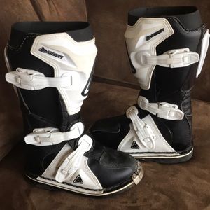 Youth racing boots